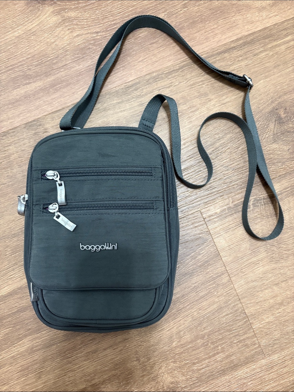 Baggallini Journey Crossbody Bag with RFID Gray